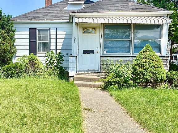 2nd image of 626 S Gladstone Ave