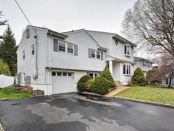 3rd image of 108 Golf Rd