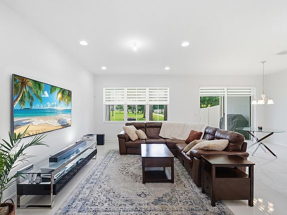 4th image of 54 Palm Lane