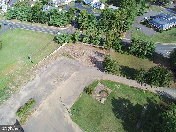 4th image of 394 Broadview Ave