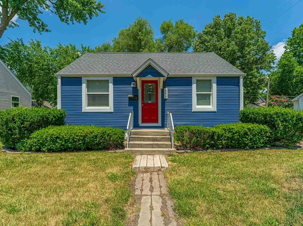 402 Woodlawn Rd, Lincoln, IL 62656