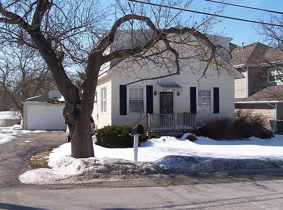 2nd image of 416 N Washington St