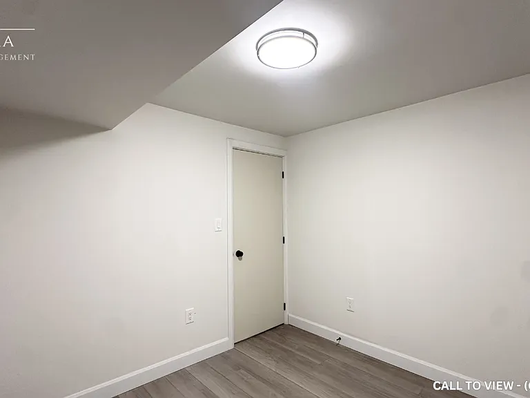 42 Wenlock Cres #2 — Photo 9