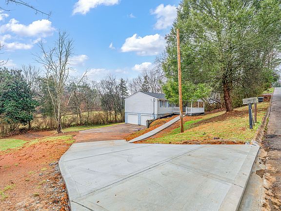 2nd image of 3828 Melissa Ln
