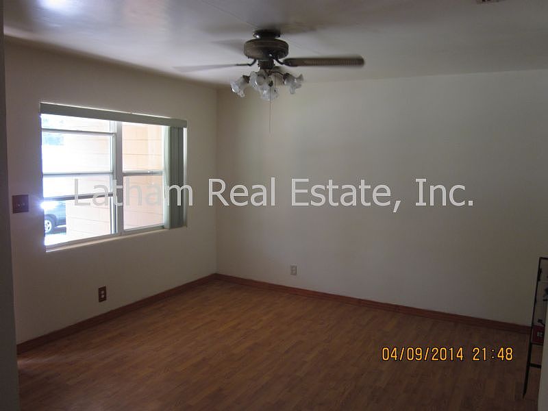 2nd image of 2850 Robinette Dr