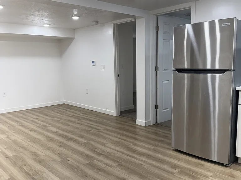 532 W Fern Dr #1 — Photo 2