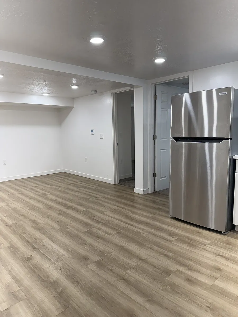 Building Photo - 532 W Fern Dr #1