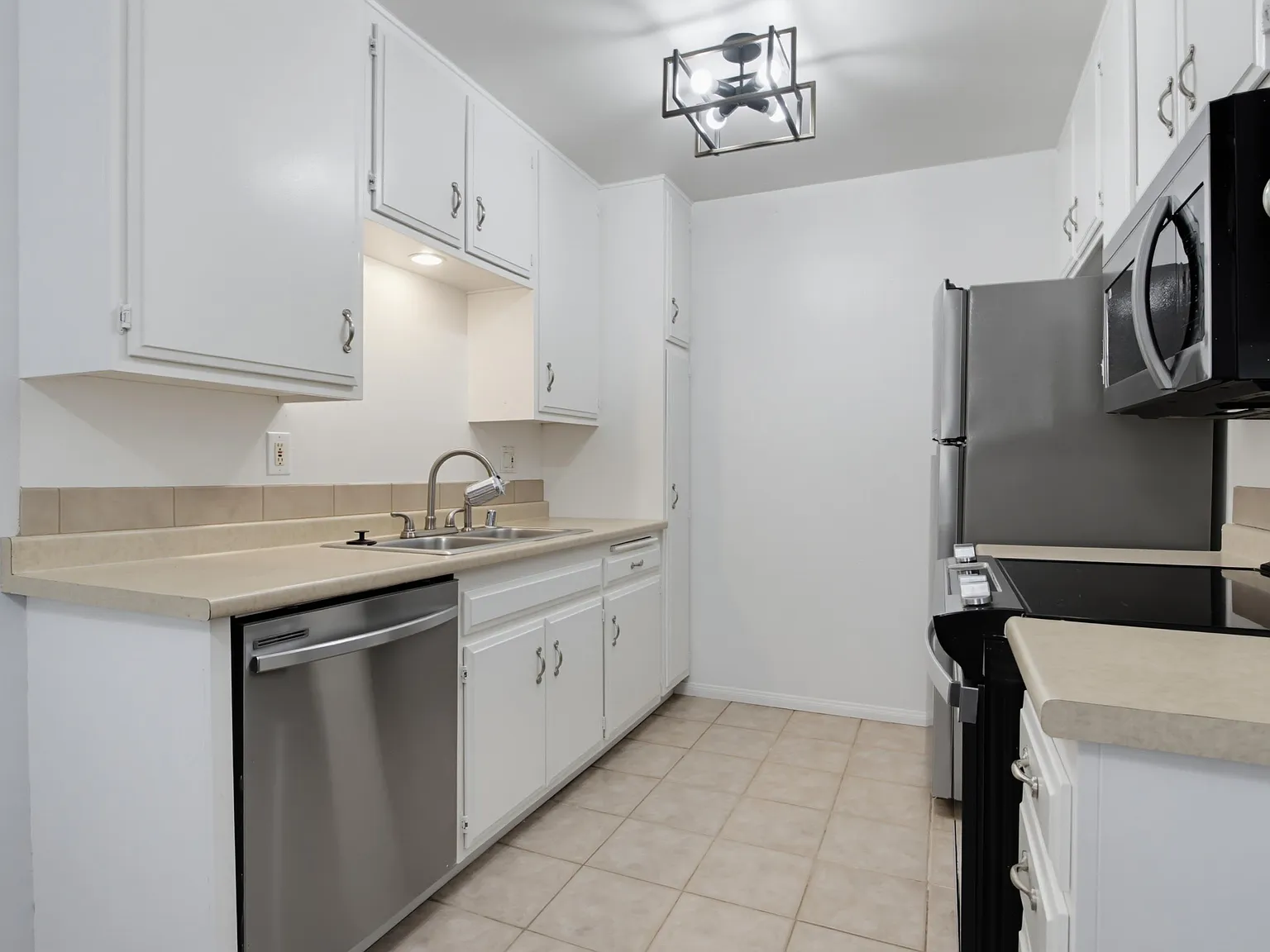 2 bed, 999 sqft, $3,000 — Photo 3