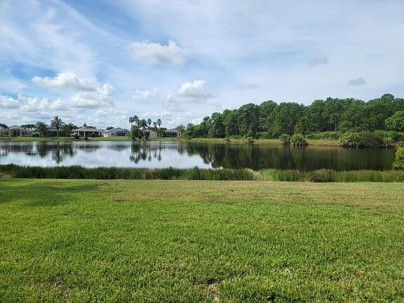 3rd image of 633 SW Long Key Court