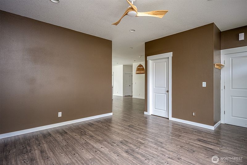 3rd image of 4 Alpine Court