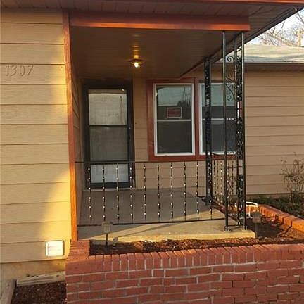 3rd image of 1307 NW Lawton Ave