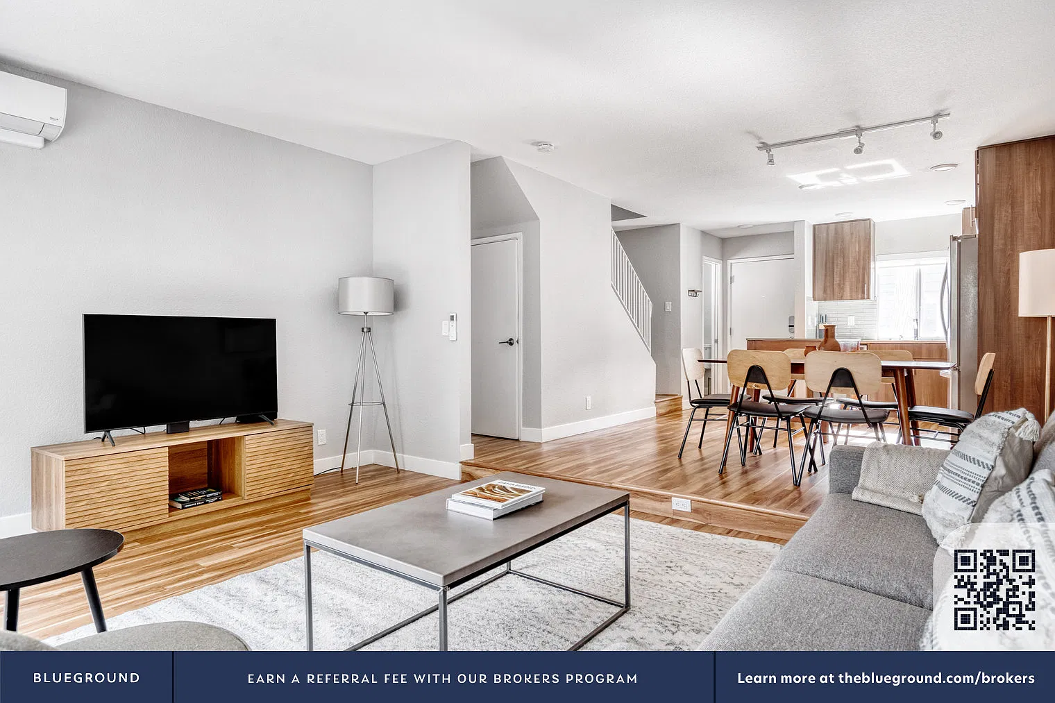 3 bed, 2.5 bath, 1225 sqft, $5,620 — Photo 3