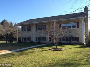 1598 W Strohm Dr, Chambersburg, PA 17202