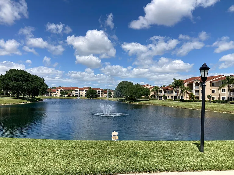 Nice pound with walkway and fountains