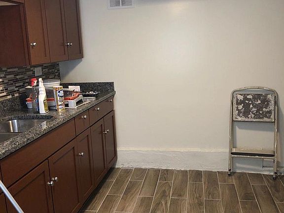 3rd image of 4114 S Artesian Ave #G