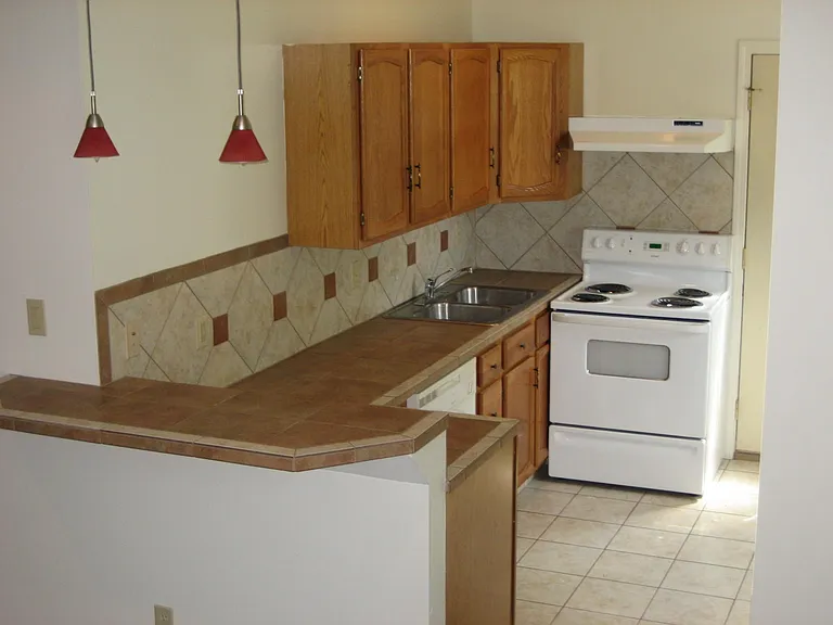 623 S Washington St #B — Photo 3