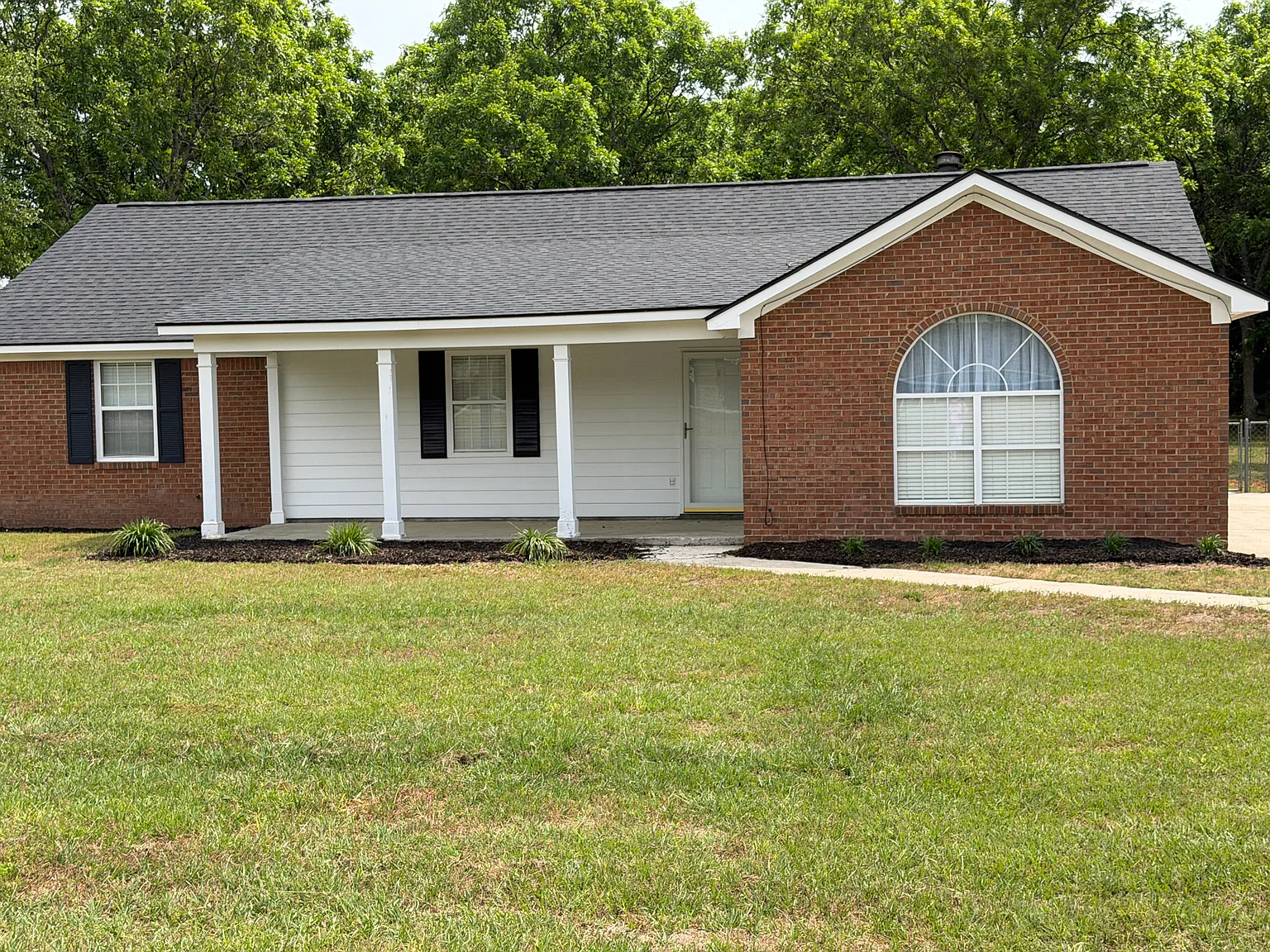 3 bed, 1544 sqft, $1,775 — Photo 1