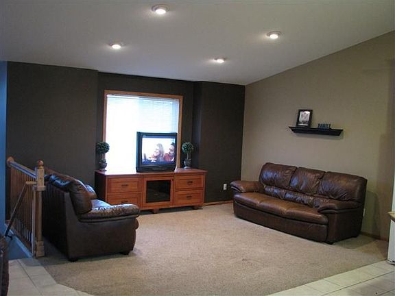 4th image of 1100 Strawberry Ct