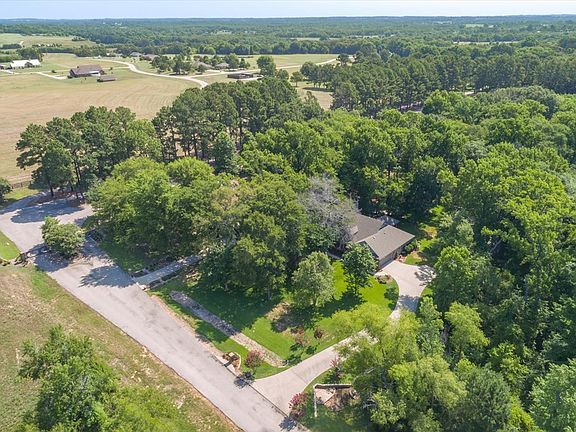 2nd image of 4923 Lago Vista Dr