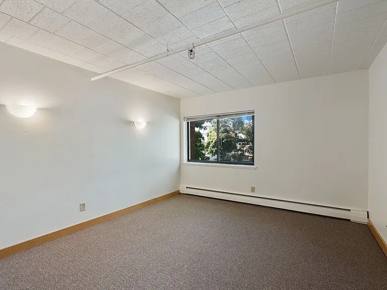 2125 W Kilbourn Ave — Photo 7
