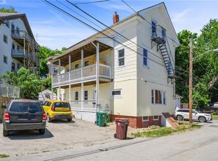 12 Miller Ln, Woonsocket, RI 02895