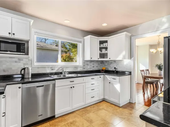 4120 Ambassy Pl, Saanich, BC V8X 2M4