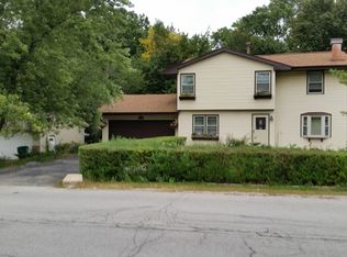 322 N Brookshore Dr, Shorewood, IL