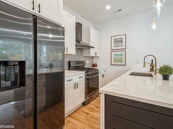 2nd image of 3713 S Giles Ave #1