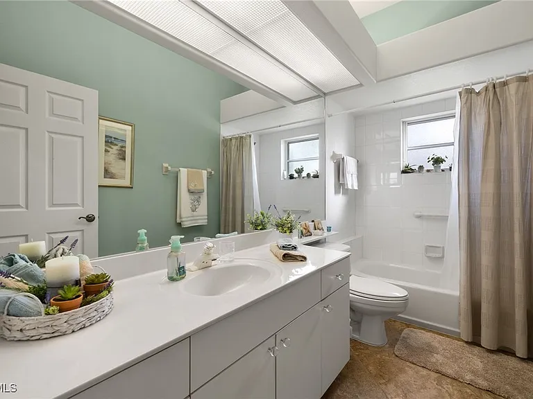 3433 SW 27th Ave — Photo 17