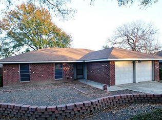 2708 Springbrook Dr, Hurst, TX 76054