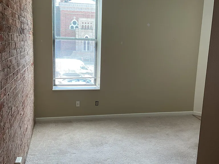 225 W 9th St #5 — Photo 9