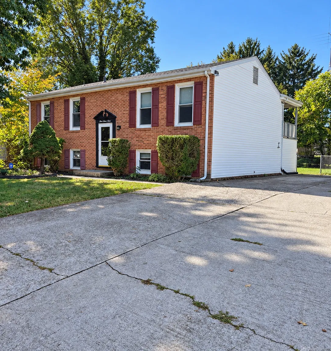5 bed, 2000 sqft, $2,400 — Photo 2