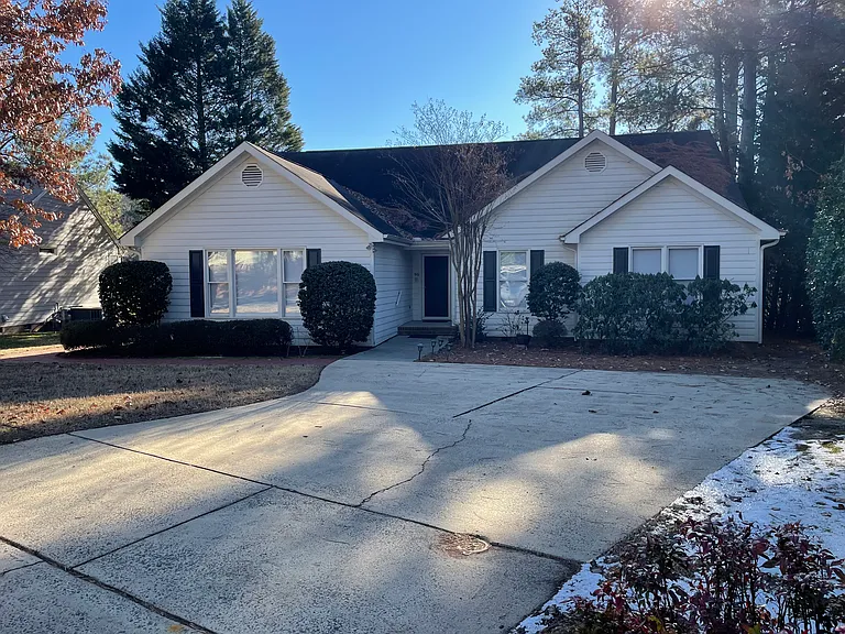 96 Lakeshore Dr — Photo 1
