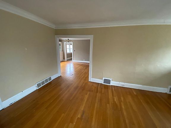 5th image of 3221 Washington Blvd #2