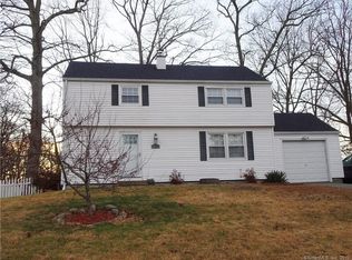 45 Meeting House Ln, Ledyard, CT 06339