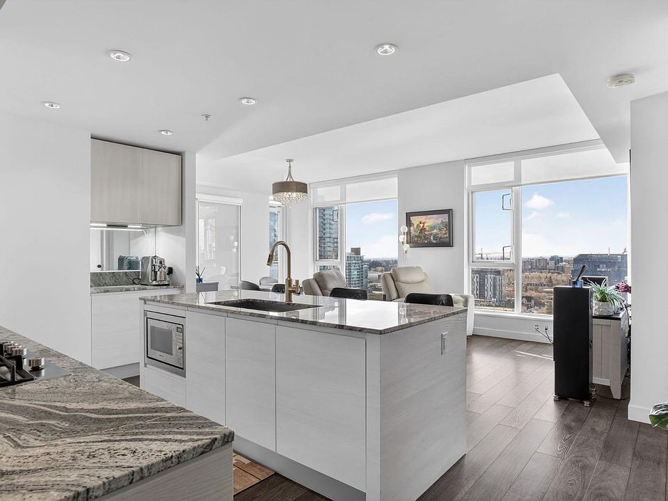 1st image of 310 12th Ave SW #1907
