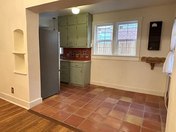 4th image of 224 W Mountain Ave #B