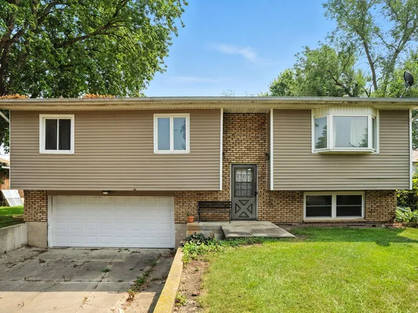 304 1st St, Elma, IA 50628