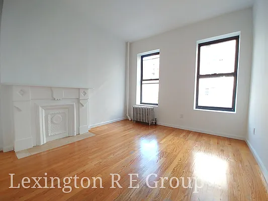 Rented by Lexington Real Estate Group | media 35