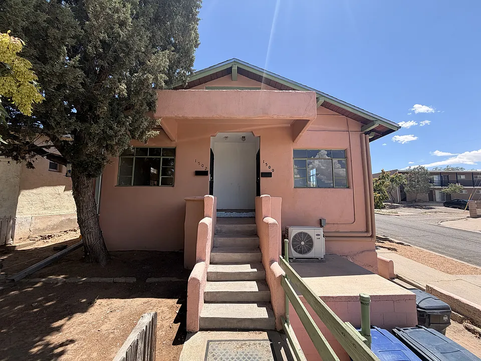 Quality & Updated 2 Bedroom Just Blocks to Pres. Hospital & & UNM