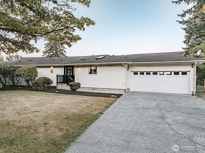 2nd image of 1052 E Robinhood Drive
