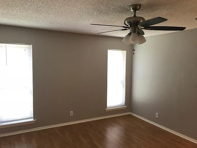 1029 Almond Dr — Photo 15