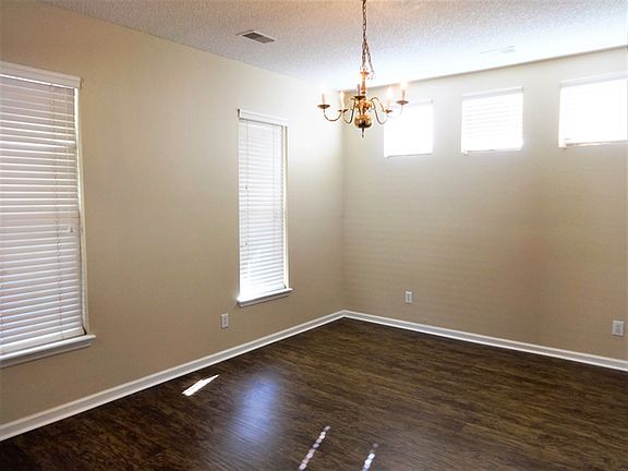 5th image of 49 Regency Oaks Dr