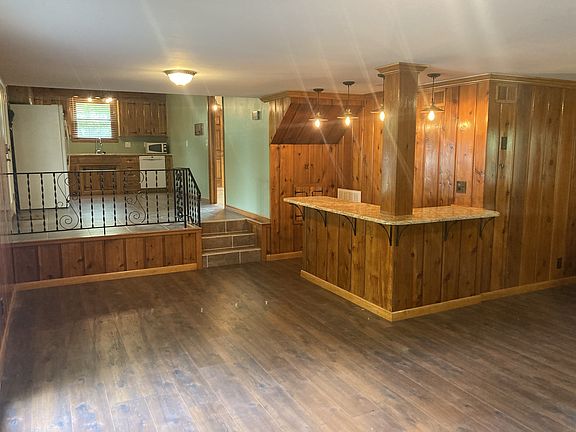 5th image of 3203 Moorewood Dr