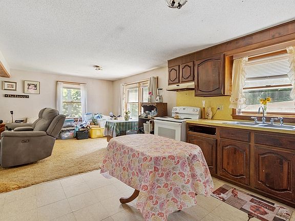 2nd image of 26 Royalston Rd N