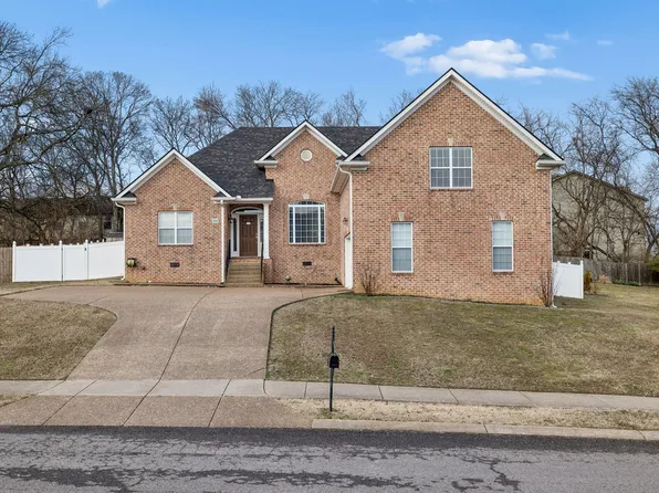 111 Buckhaven Dr, Hendersonville, TN 37075