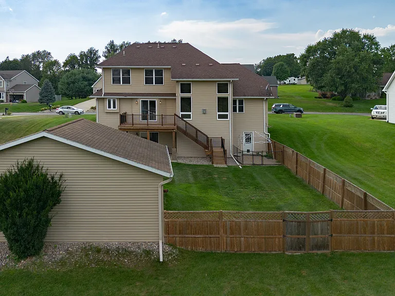 12912 Silver Spring Ln — Photo 11