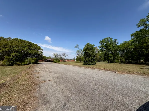 801 Chamlee Dr, Fort Valley, GA 31030