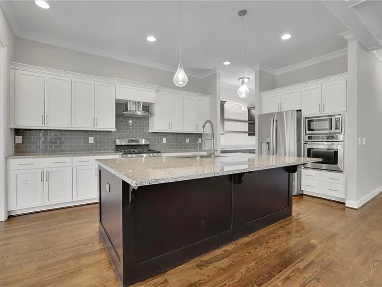3245 Lynwood Dr — Photo 7
