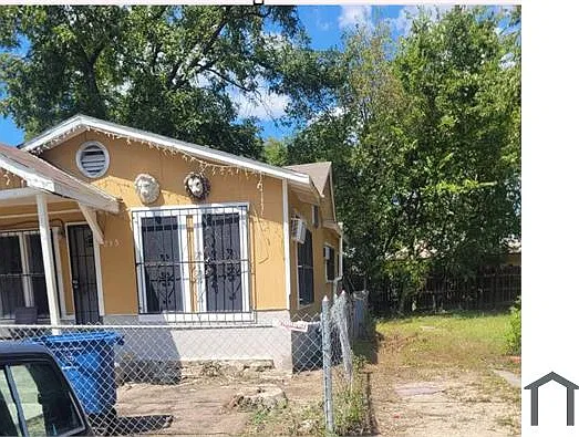 3 bed, 850 sqft, $1,300 — Photo 2